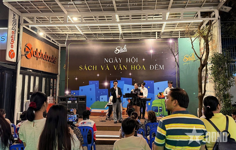 Thắp sáng đường sách về đêm